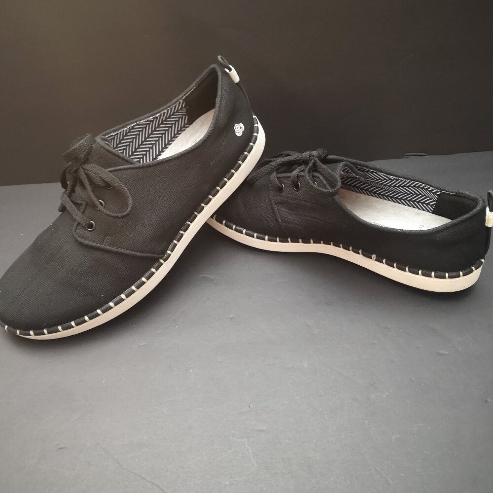 Clarks Cloudsteppers Ladies Size 7.5 Black Lace Closure Step Glow Lace Trainers
